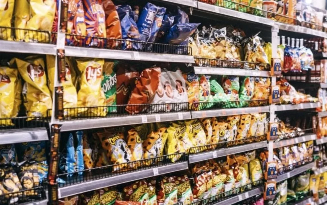 refrigerantes, batatas fritas, sorvetes, alimentos preparados;