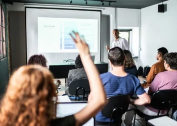 resiliência, reestruturação, reorganização, renegociação financeira, reparação, reintegração;