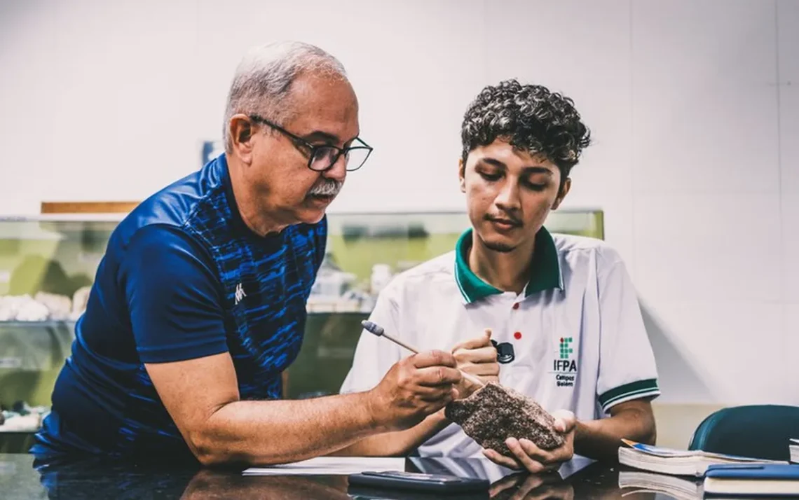 treinamento, formação, qualificação;