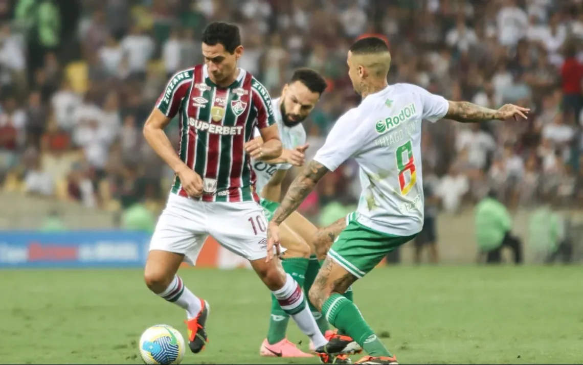 empate, igualdade, igualdade na competição;