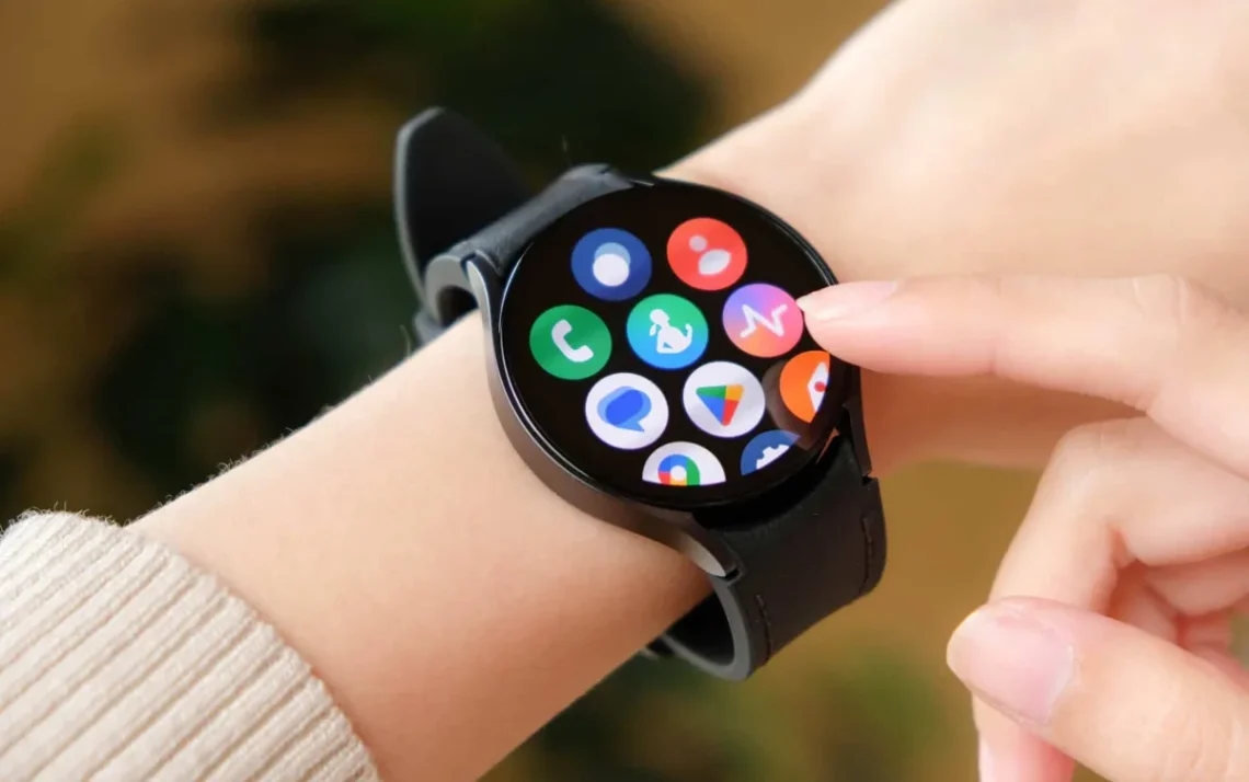 relógio inteligente, smartwatch;