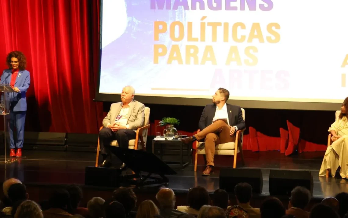 Política Cultural, Política de Artes, Política Pública de Cultura;