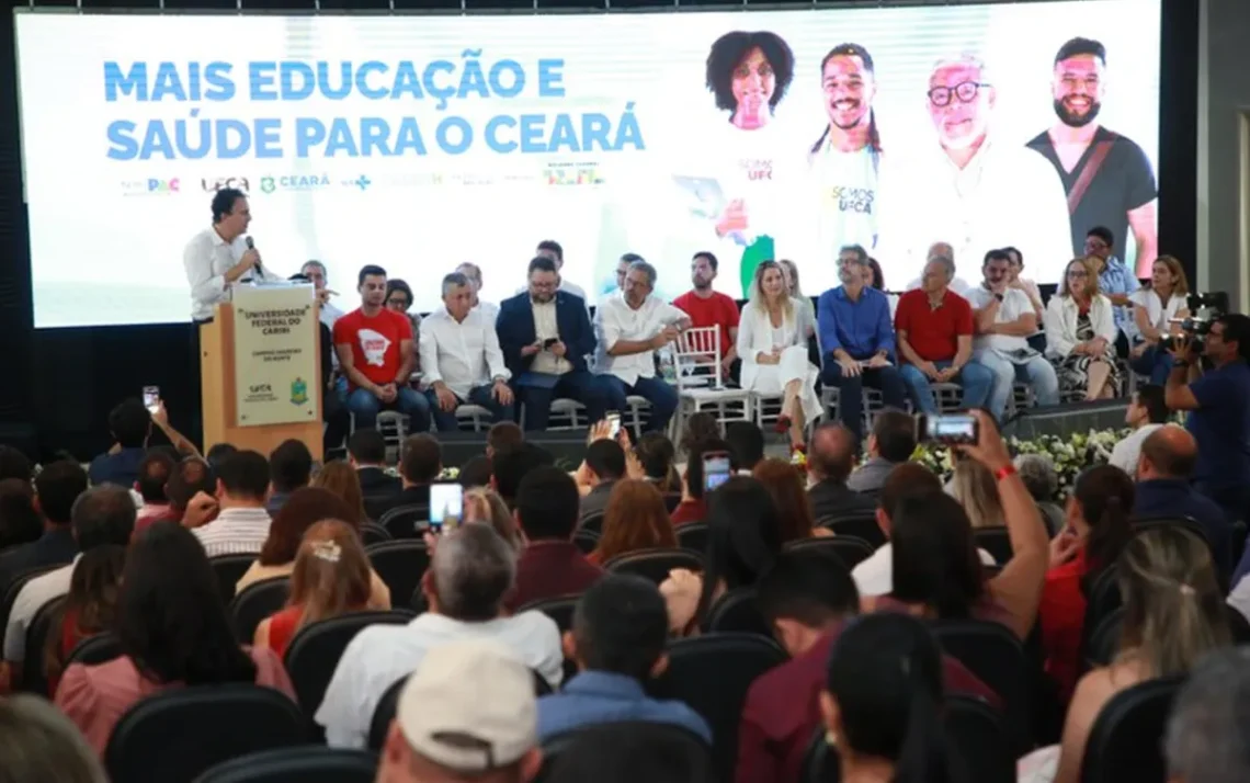 unidade hospitalar, instituição de saúde, centro médico, hospital escola;