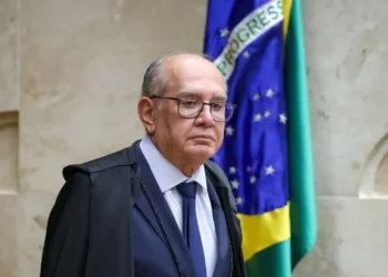 bloqueio, desbloqueio, suspensão;