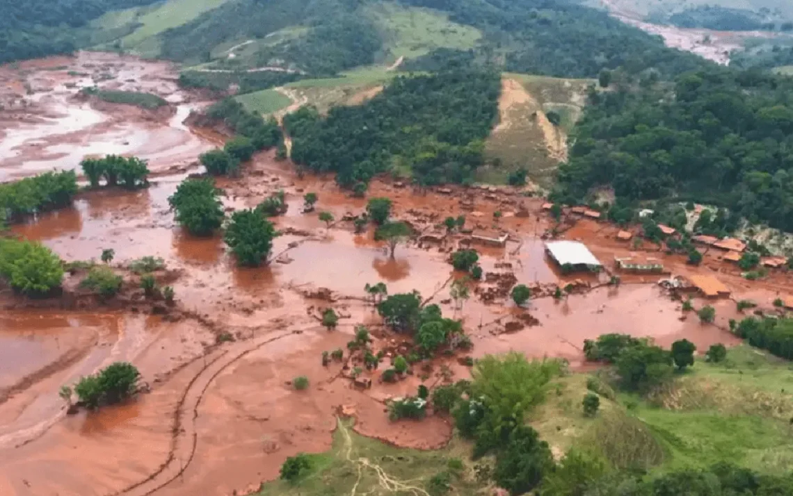 rompimento, tragédia, desastre;