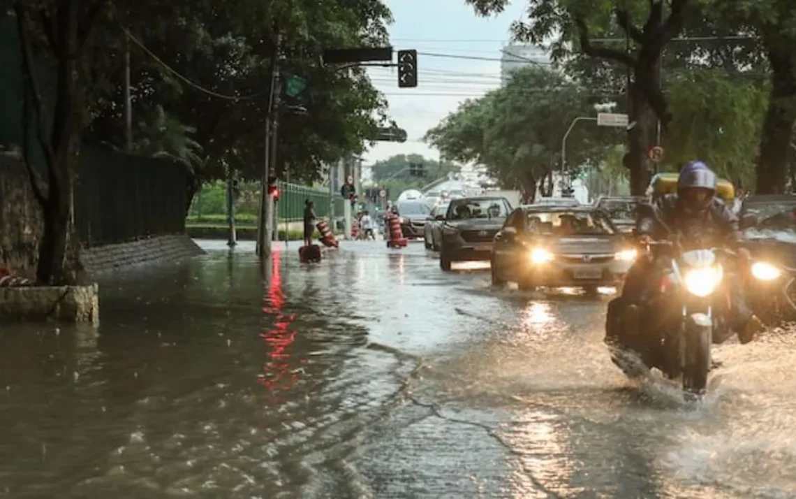 chuva, alagamento, trovoadas, nebulosidade, precipitação;