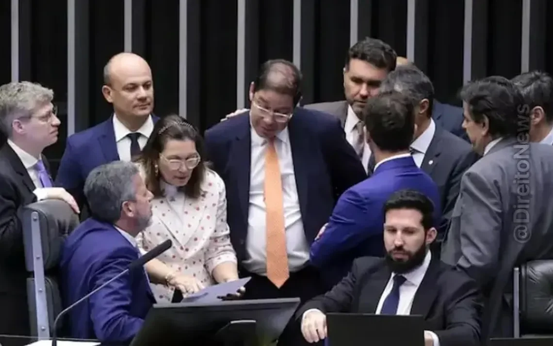 salário, mínimo, benefício, de prestação, contínua, proposta, de emenda, à constituição';