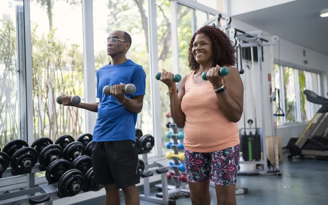 treinamento, exercícios, atividades físicas;