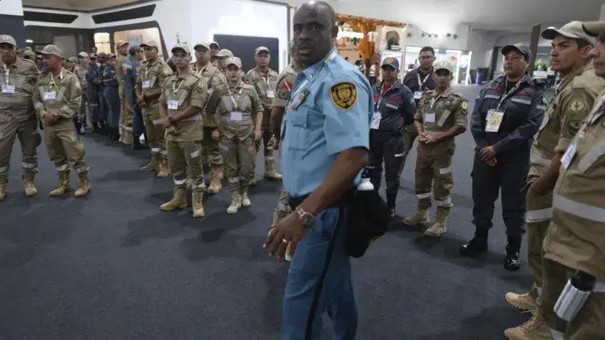 A COP30 avança em meio a protestos e tensões climáticas