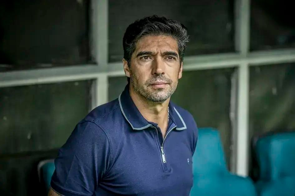 Abel Ferreira reconhece desfalques após derrota do Palmeiras para o Santos