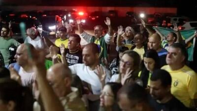 Agressão durante vigília: apoiadores de Bolsonaro reagem a discurso