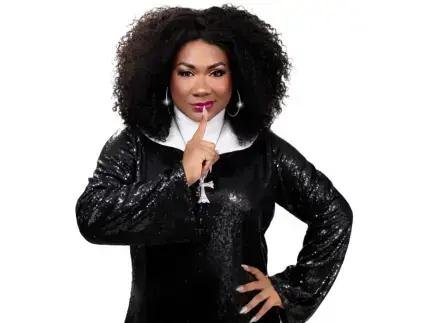 Amanda Vicente brilha como Deloris em Mudança de Hábito no Rio