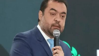 Aplaudido em missa, Cláudio Castro celebra ação policial no Rio