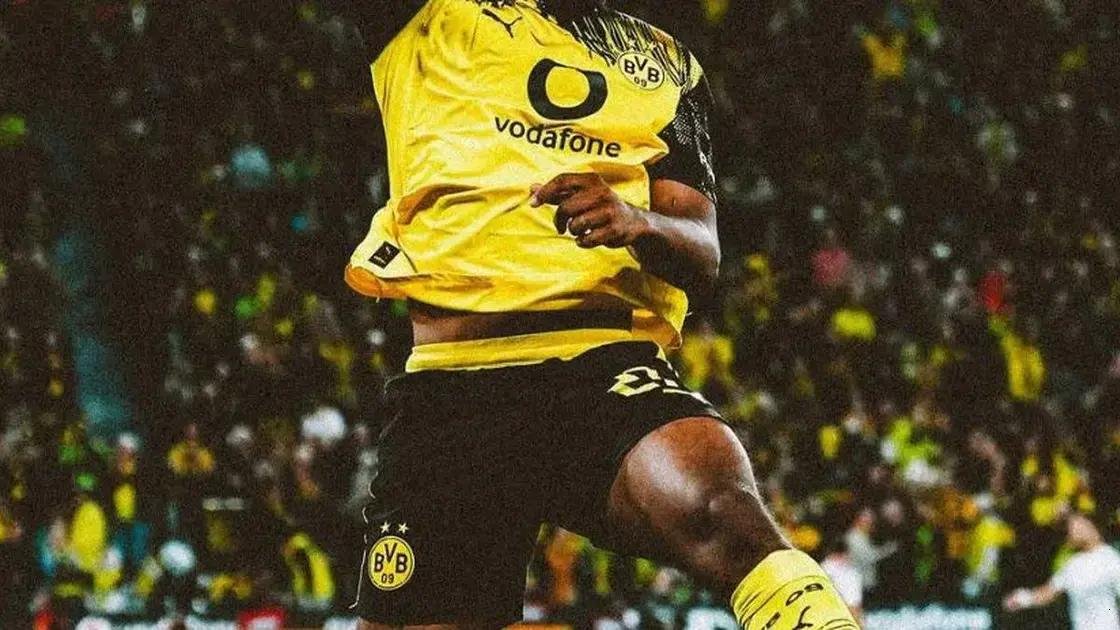 Atacante Karim Adeyemi é punido em R$ 3 milhões por porte ilegal de arma