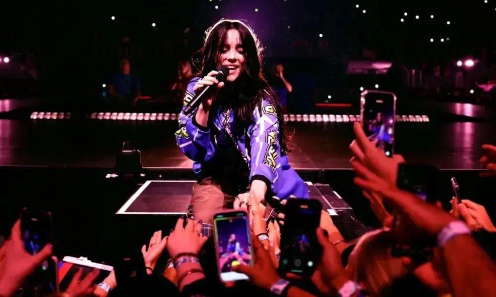 Billie Eilish critica Elon Musk por riqueza enquanto o mundo enfrenta desafios