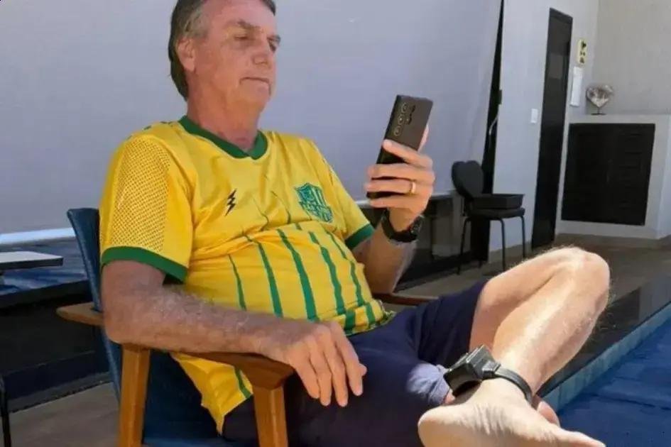 Bolsonaro confirma ter mexido em tornozeleira; perícia está a caminho