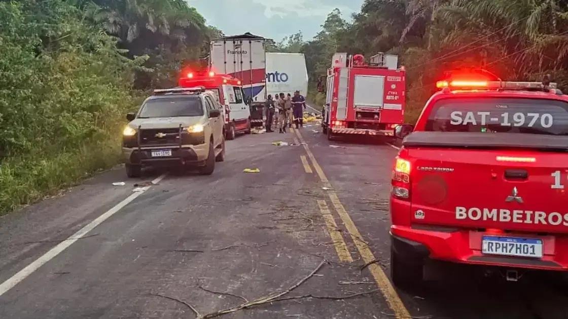 Bombeiros de Alagoinhas resgatam vítima presa em acidente na BA-093