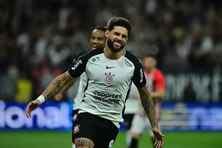 Corinthians brilha com Memphis Depay na vitória sobre o São Paulo