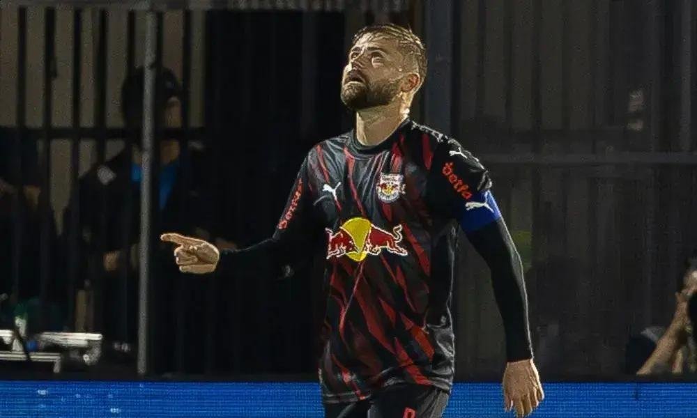 Corinthians sofre derrota para o Bragantino e se distancia da Libertadores