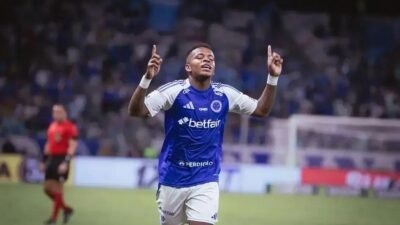 Cruzeiro goleia Corinthians e desponta com favoritismo na Copa do Brasil