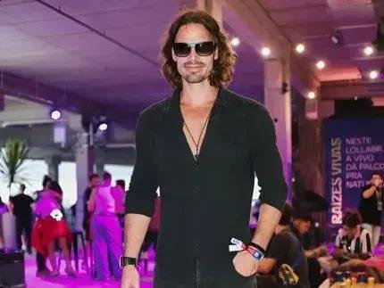 Danielle Winits solicita bloqueio de contas e passaporte de Jonatas Faro