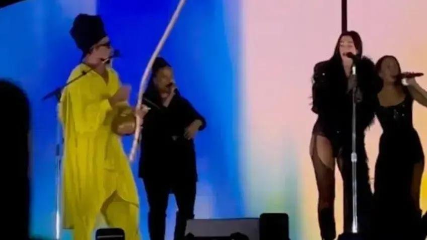 Dua Lipa emociona público em show com Caetano Veloso e Carlinhos Brown