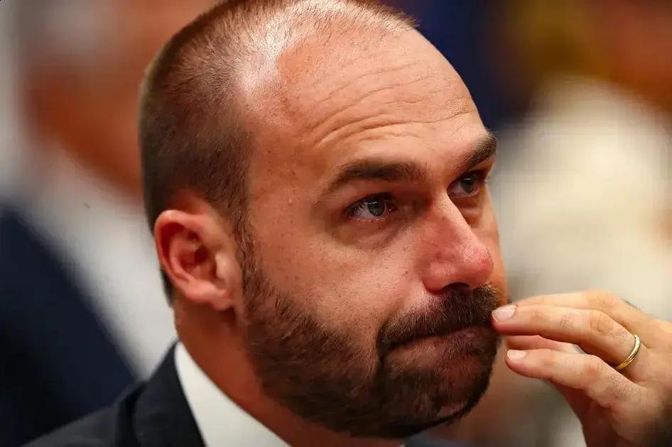 Eduardo Bolsonaro é tornar réu por coação no STF em caso de golpe