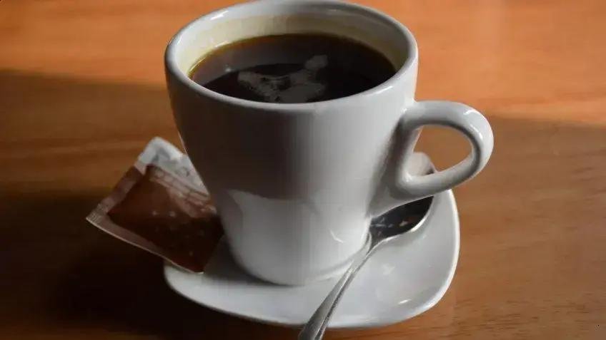 Estudo revela relação entre bebidas quentes e câncer de esôfago