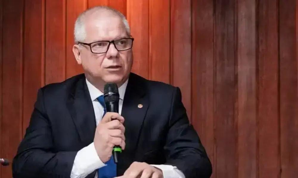 Ex-presidente do INSS é preso em operação da Polícia Federal por denúncias