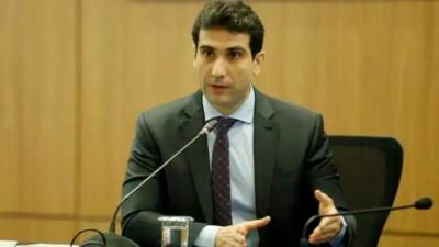 Galípolo apresenta acordo de R$ 300 mil ao Senado sobre Campos Neto