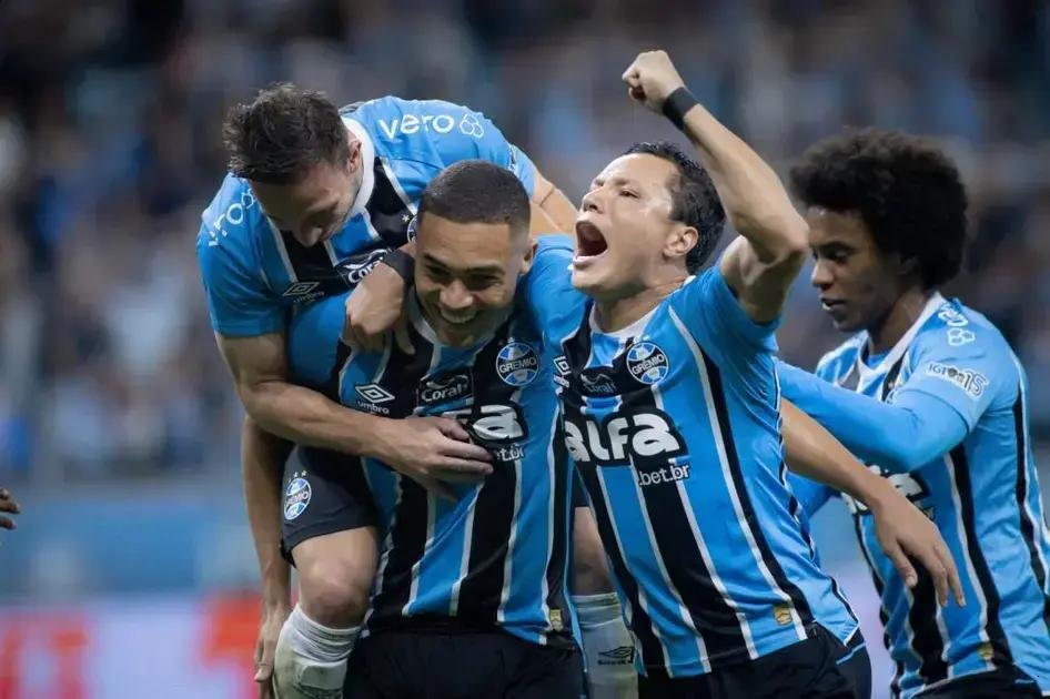 Grêmio vira sobre o Palmeiras e destaca-se na busca pelo 8º lugar no Brasileiro