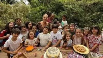 Heloísa Périssé celebra com festa especial elenco de ‘Êta Mundo Melhor!’