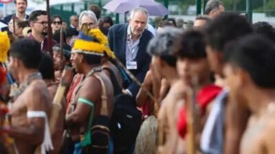 Indígenas protestam na COP30 e exigem respeito aos seus direitos