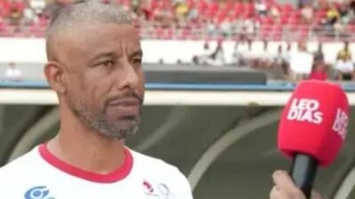 Léo Moura torce pelo Flamengo na final da Libertadores contra o Palmeiras