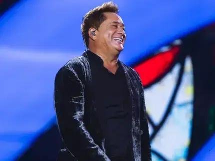 Leonardo fala sobre o uso do "azulzinho" em bate-papo descontraído