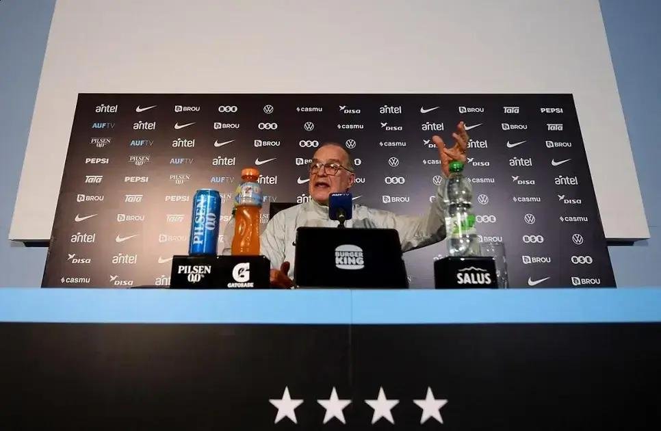 Marcelo Bielsa admita ser o veneno de seus vestiários após derrota histórica