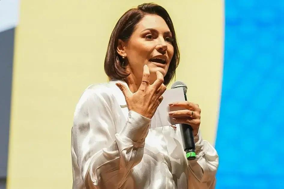 Michelle Bolsonaro critica Congresso e defende Jair Bolsonaro como opção para 2026
