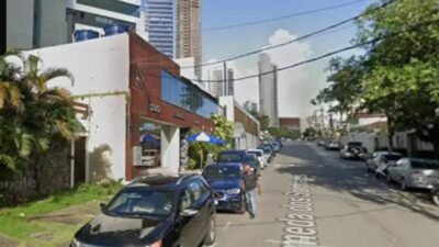 Mulher tem carro levado por bandidos próximo à delegacia na Pituba