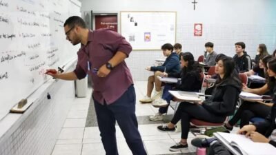 Nova lei assegura que professores não serão punidos por faltas em reuniões escolares