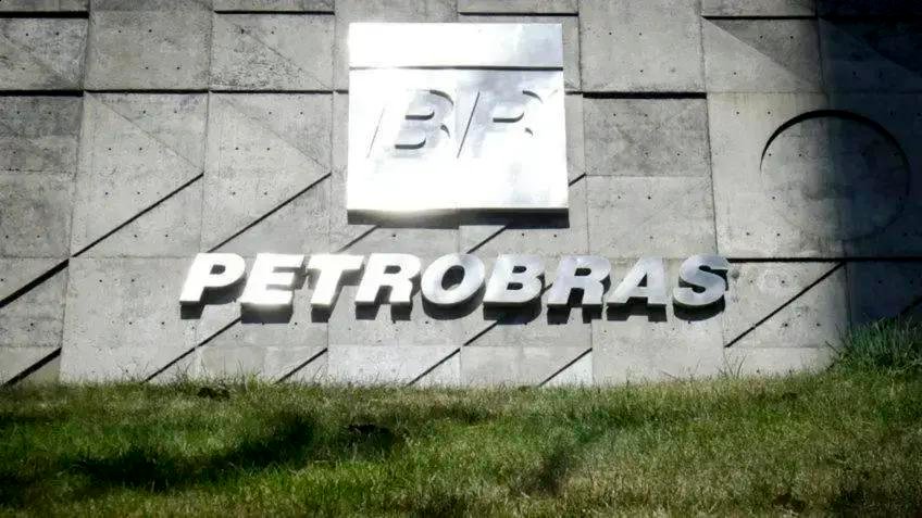 Petrobras divulga plano de negócios, impactando ações e dividendos