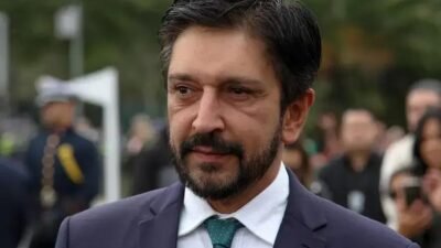 Prefeito de São Paulo nega desvio de verba e responde críticas de vice