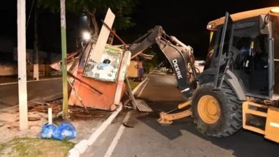 Prefeitura de Alagoinhas inicia remoção de estruturas abandonadas por segurança