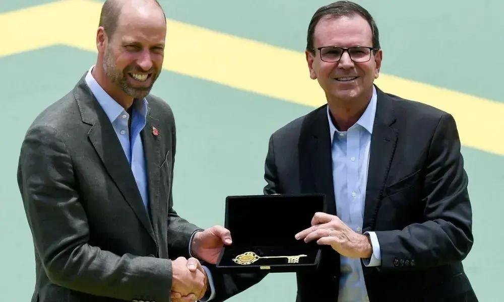 Príncipe William se encontra com Eduardo Paes e recebe chave do Rio