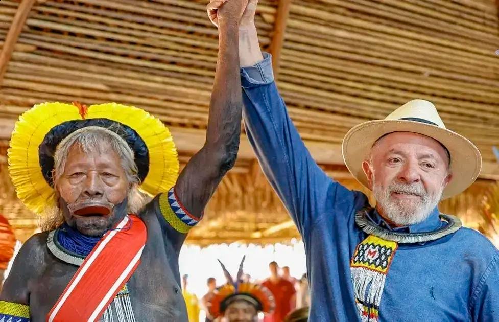 Raoni Metuktire critica exploração de petróleo na Amazônia durante a COP30