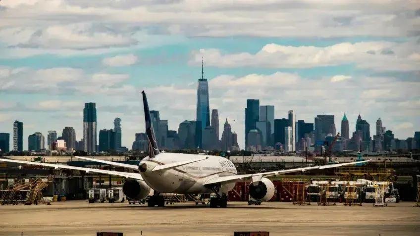 Shutdown nos EUA cancela mais de 850 voos e atrapalha operações aéreas