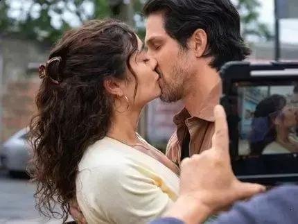 Sophie Charlotte volta a cantar em ‘Três Graças’ ao lado de Roberto Carlos