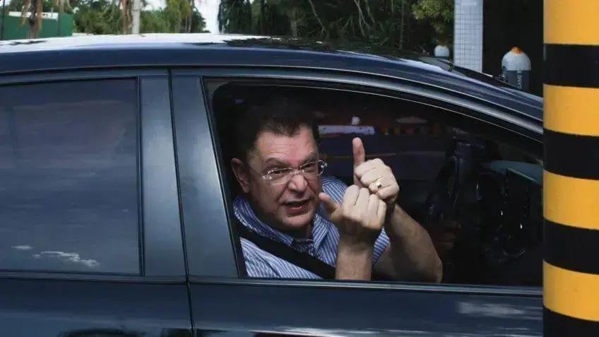 Sóstenes Cavalcanti critica liberação de banqueiro envolvido em fraude