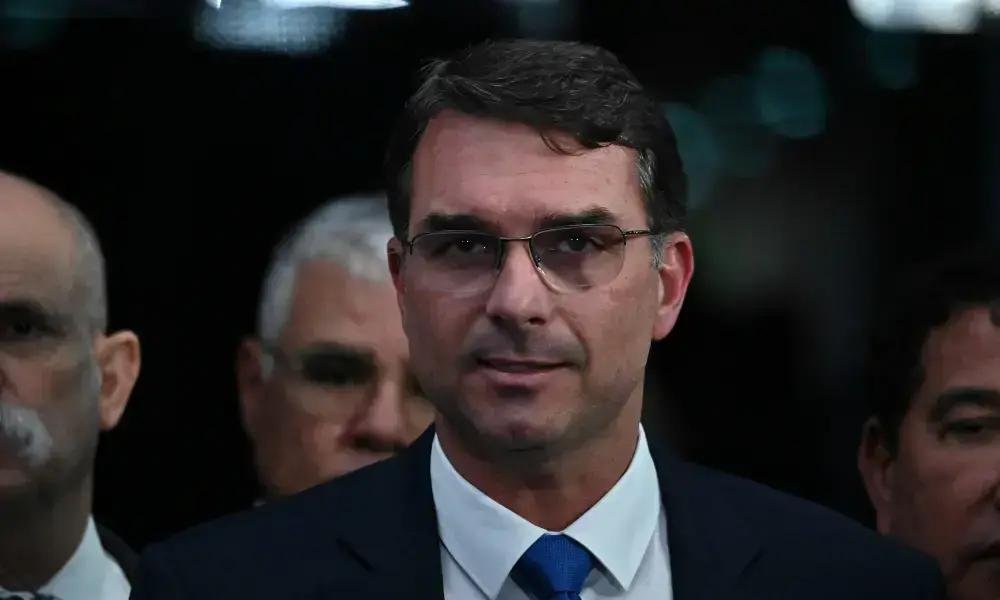 STF mantém condenação de Jair Bolsonaro; senador Flávio critica decisão