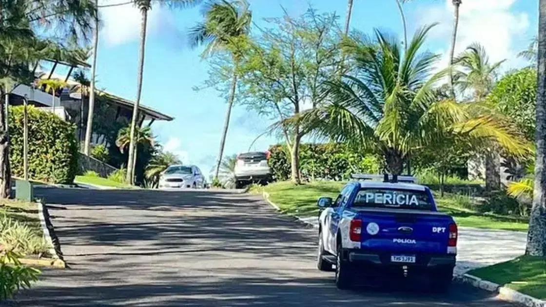 Suspeitos invadem condomínio de luxo em Salvador e furtam joias