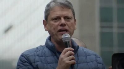 Tarcísio afirma que Bolsonaro é inocente e que prisão é violação de direitos